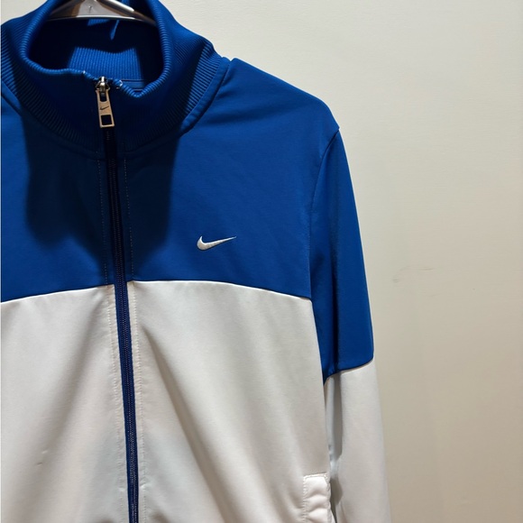 Nike Men's Blue, White, and Red Windbreaker - Picture 4 of 16